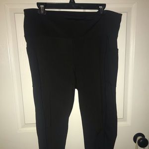 Black Capri workout leggings
